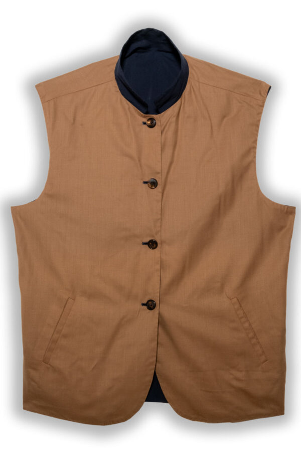 Cotton reversible gilet – front view in beige with dark collar