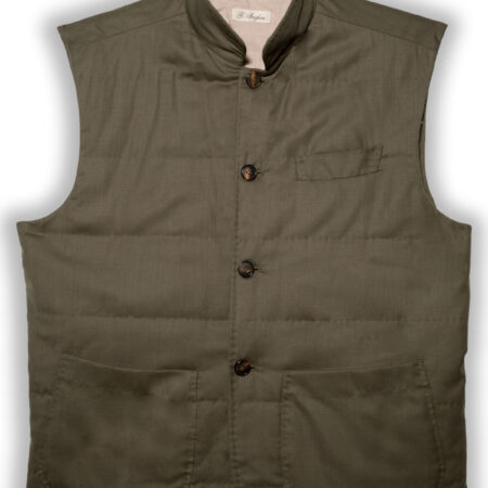 Green gilet in Tasmania wool with horn buttons