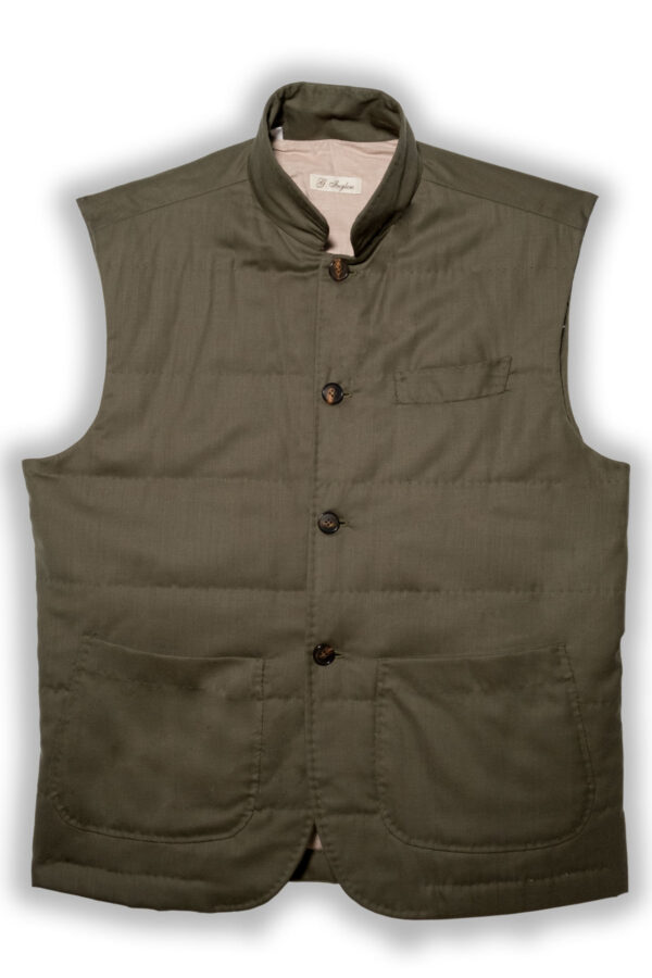 Green gilet in Tasmania wool with horn buttons