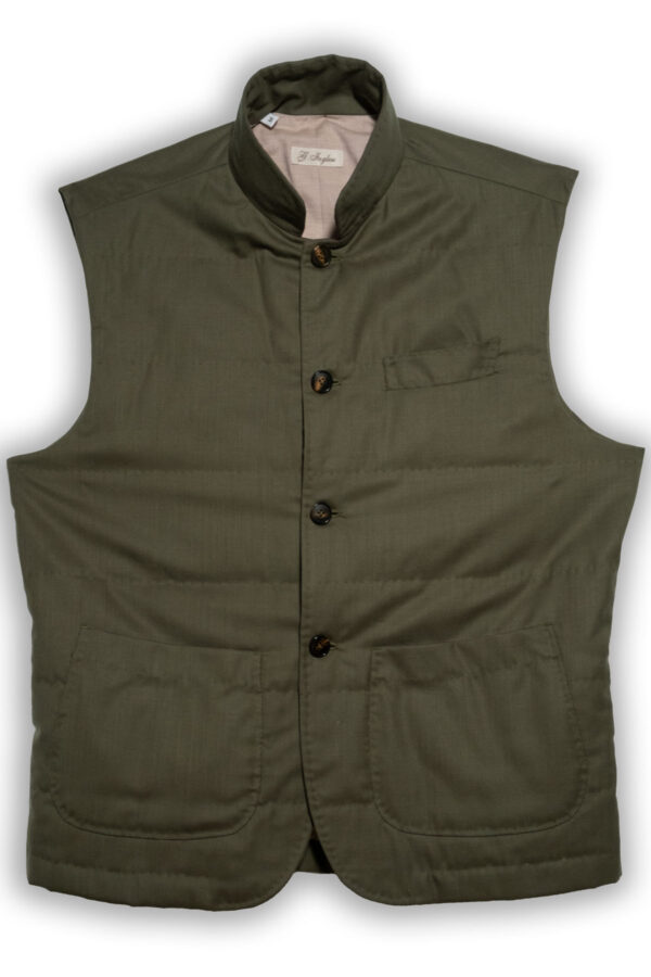 Green gilet in Tasmania wool with horn buttons