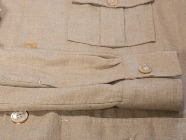 Cashmere sahariana guayabera - wrist and mother-of-pearl button detail - G. Inglese