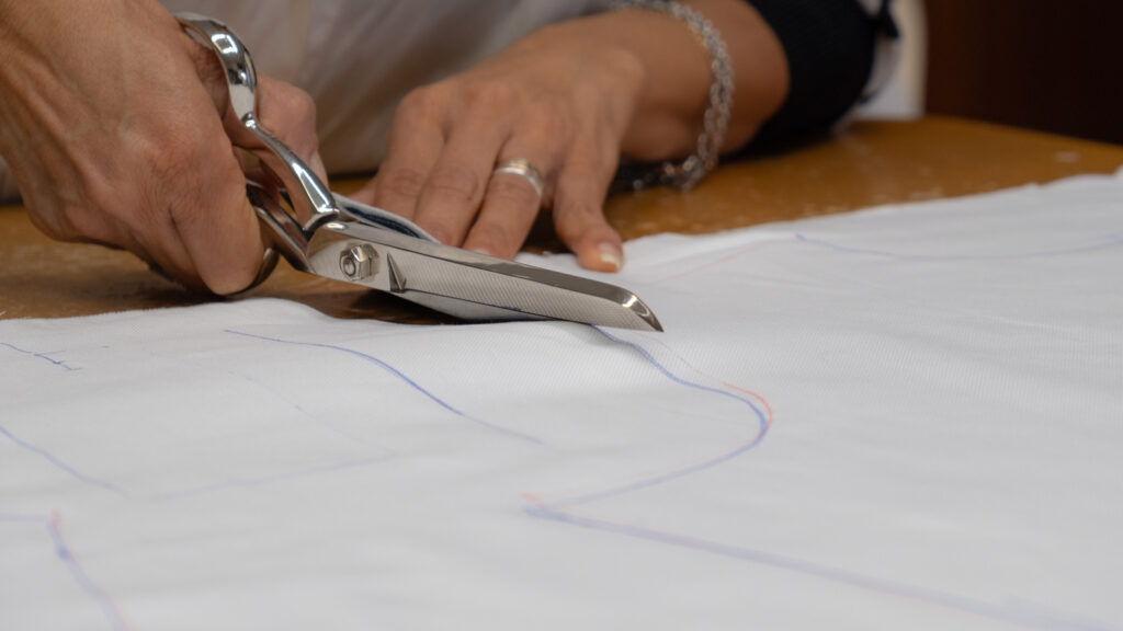 Hand-cut white Oxford shirt at the G. Inglese atelier.