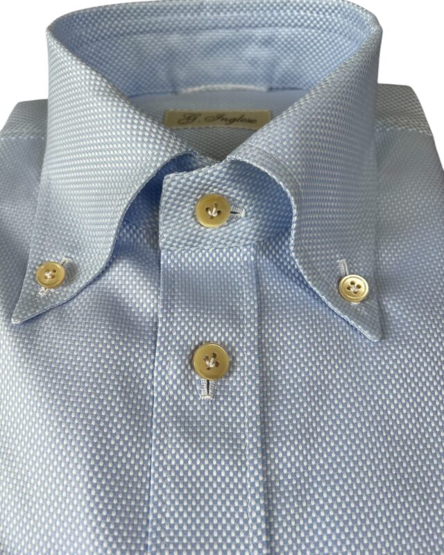 every day we are accompanied by the maniacal desire to do beautiful and well-made things.  #shirt #handmade #byhand #fashion #ginglese #ginglesesartoria #angeloinglese #ginosa #milano